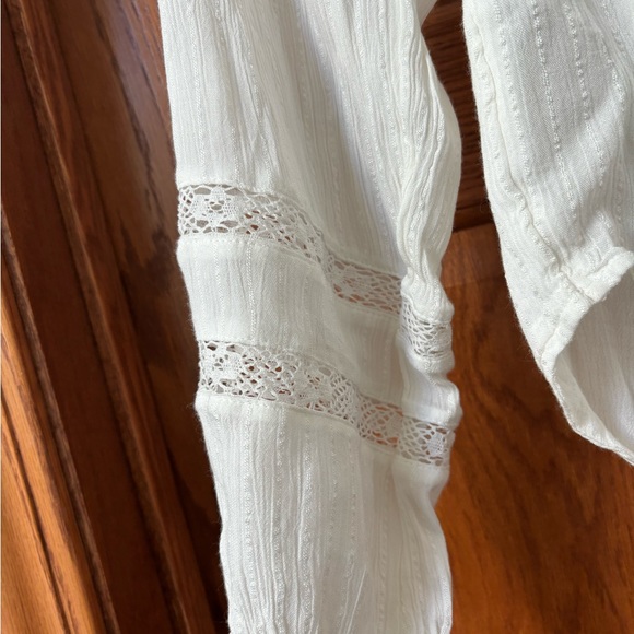 Hollister Top - Picture 3 of 4